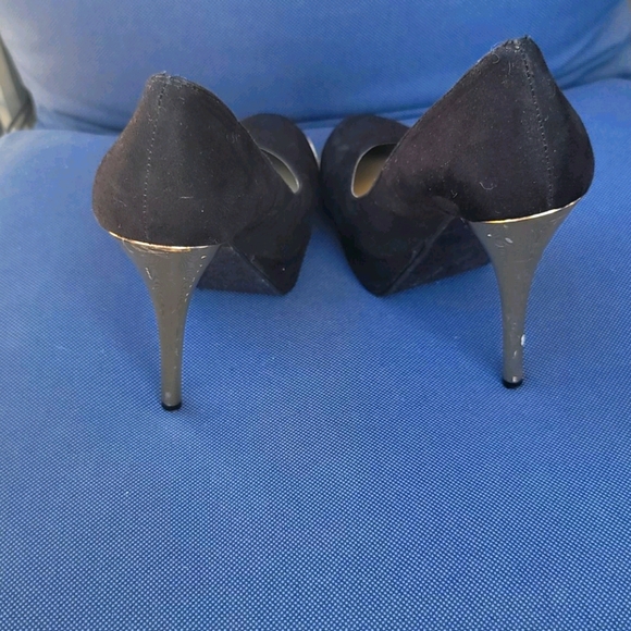 Heels - Picture 3 of 4